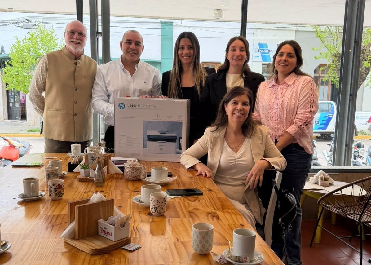 Entrega de equipamiento informático para el Consultorio Jurídico Gratuito de Carlos Casares